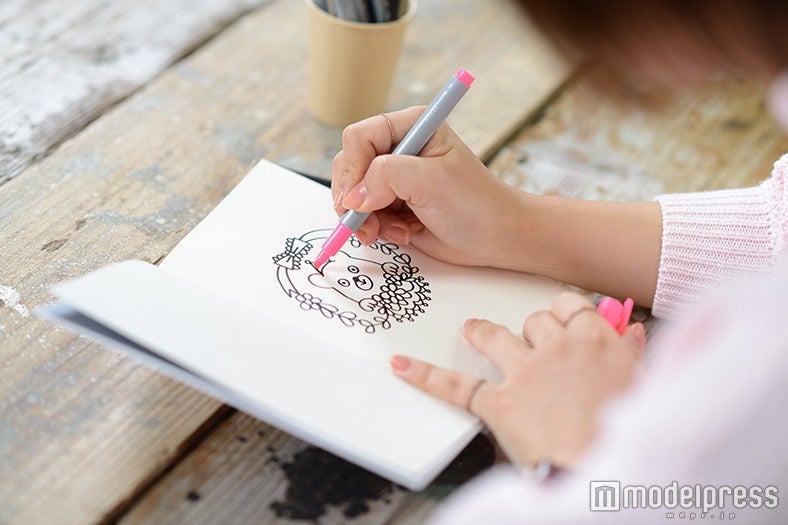 メルヘンなクマさんを即興でイラスト（C）モデルプレス