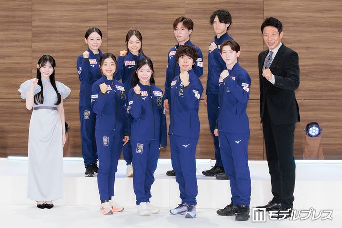 青木祐奈選手、島田麻央選手、三浦佳生選手、山本草太選手(下段左より)川崎桜、千葉百音選手、中井亜美選手、佐藤駿選手、三浦佳生選手、松岡修造(C)モデルプレス