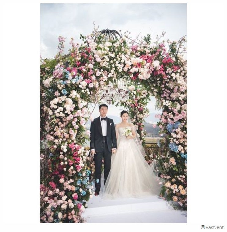 ヒョンビン＆ソン・イェジン夫婦、“映画級結婚式”裏側とは 引き出物は「クリスマスのよう」  