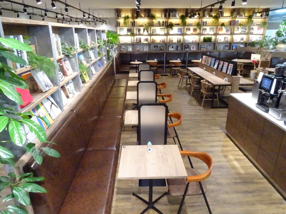SHARE LOUNGE 蔦屋書店 新潟万代／画像提供：CCC 蔦屋書店カンパニー