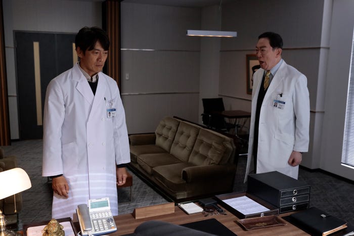 反町隆史、坂東彌十郎「グレイトギフト」第1話より(C)テレビ朝日