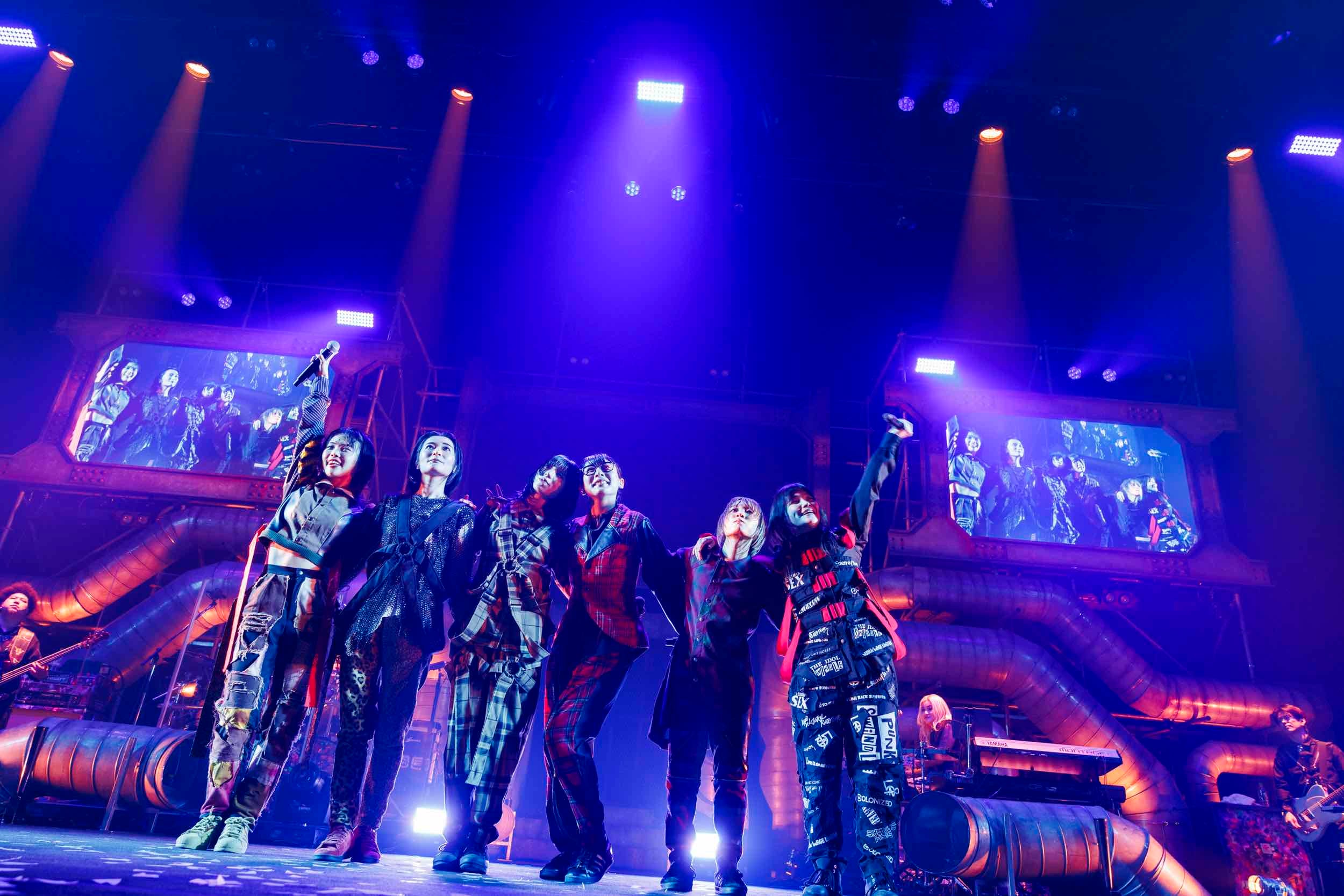 BiSH「PUNK SWiNDLE TOUR at あきた芸術劇場ミルハス公演」より（提供写真）