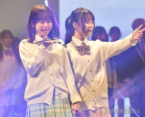 「花束オオカミ」で話題の韓国人インフルエンサー・ちせ&さくてぃん(さくら)、トップバッターで「GAKUSEI RUNWAY」開幕 美脚際立つ制服姿披露<学生ランウェイ>