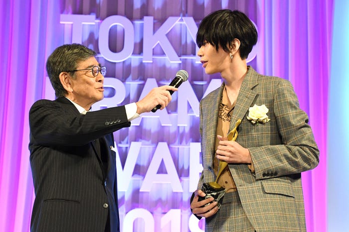 石坂浩二、米津玄師(提供写真)