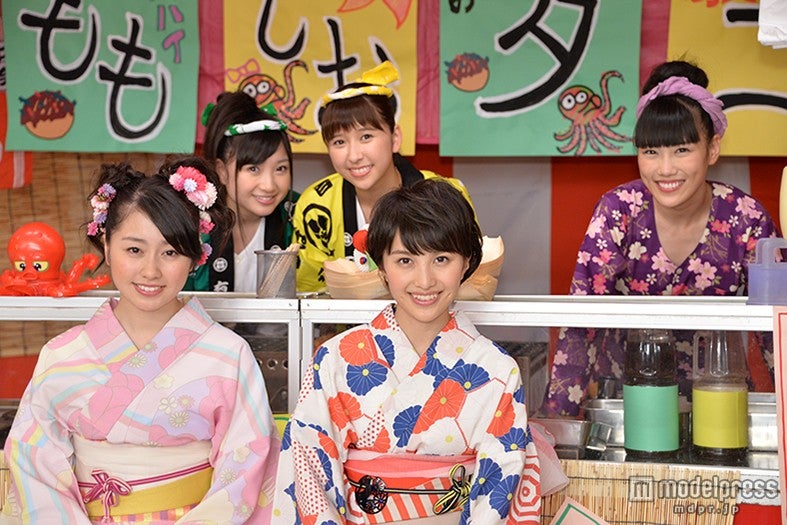 （上段左から）有安杏果、玉井詩織、高城れに（下段左から）佐々木彩夏、百田夏菜子