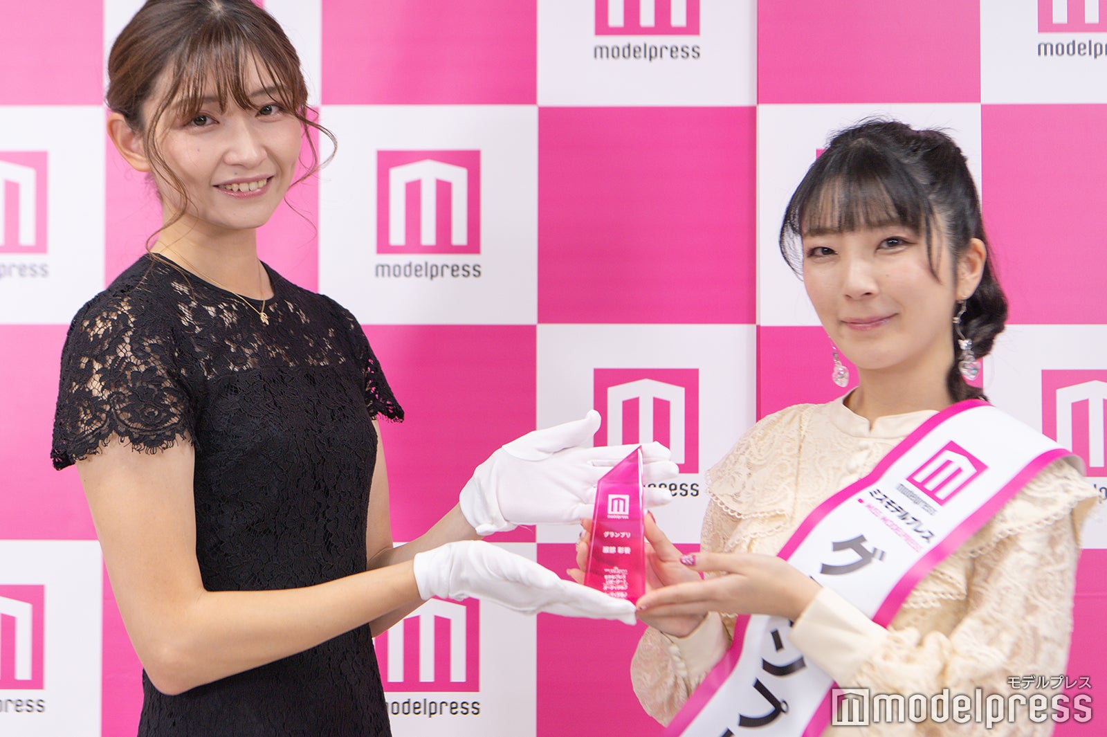 仲美由紀、服部彩香さん （C）モデルプレス