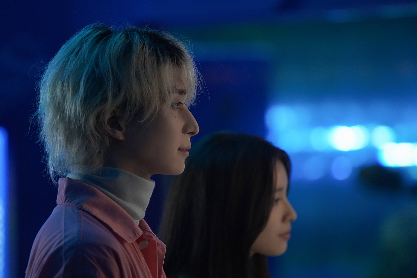 Snow Man佐久間大介「違和感がある」金髪×ピンクジャケット姿が話題＜マッチング＞