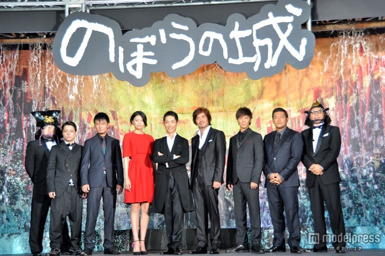 「のぼうの城」ジャパン・プレミアに登場した（左から）樋口真嗣監督、山田孝之、上地雄輔、榮倉奈々、野村萬斎、佐藤浩市、成宮寛貴、山口智充、犬童一心監督