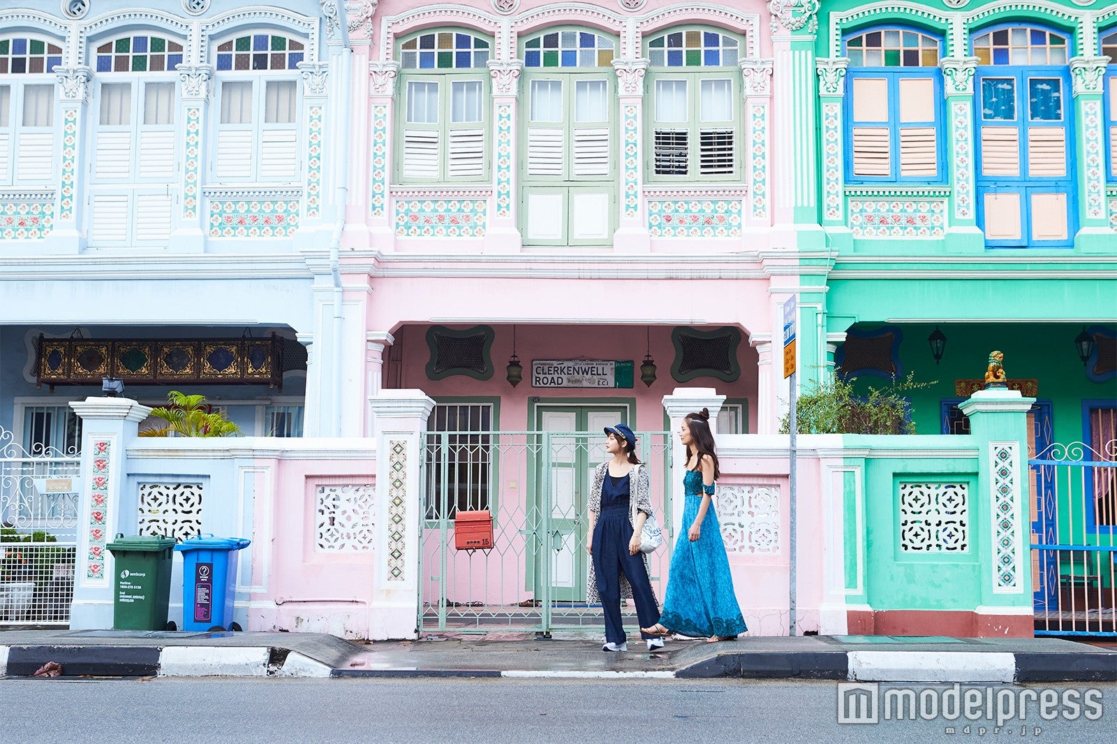 クーン・セン・ロード／左から：村田倫子、武智志穂（C）モデルプレス