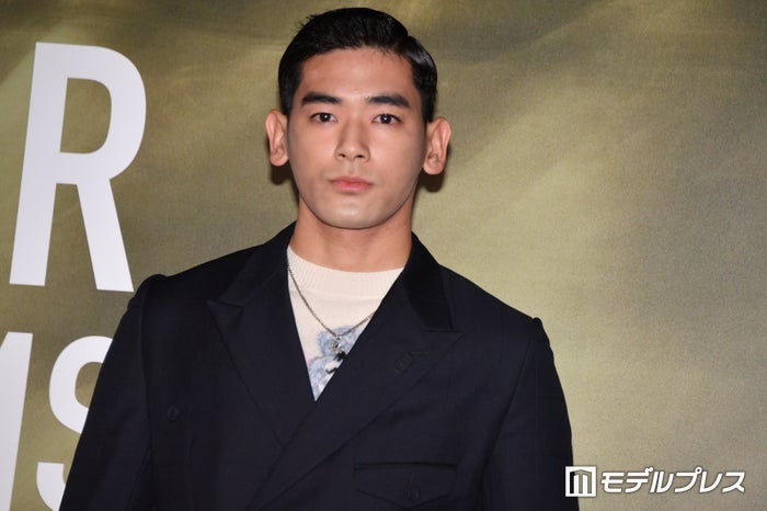 本木雅弘の息子・UTA、弟の誕生日祝福 幼少期ショット公開「成長がすごい」「目元がそっくり」の声