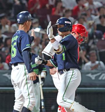 ヤクルト・山田哲人が五回に今季1号ソロ 2012年から15年連続本塁打