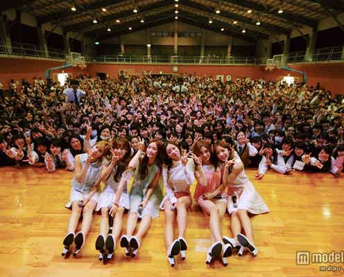 “6人の妖精”Apink、高校の全校集会でサプライズLIVE 学生の夢を実現