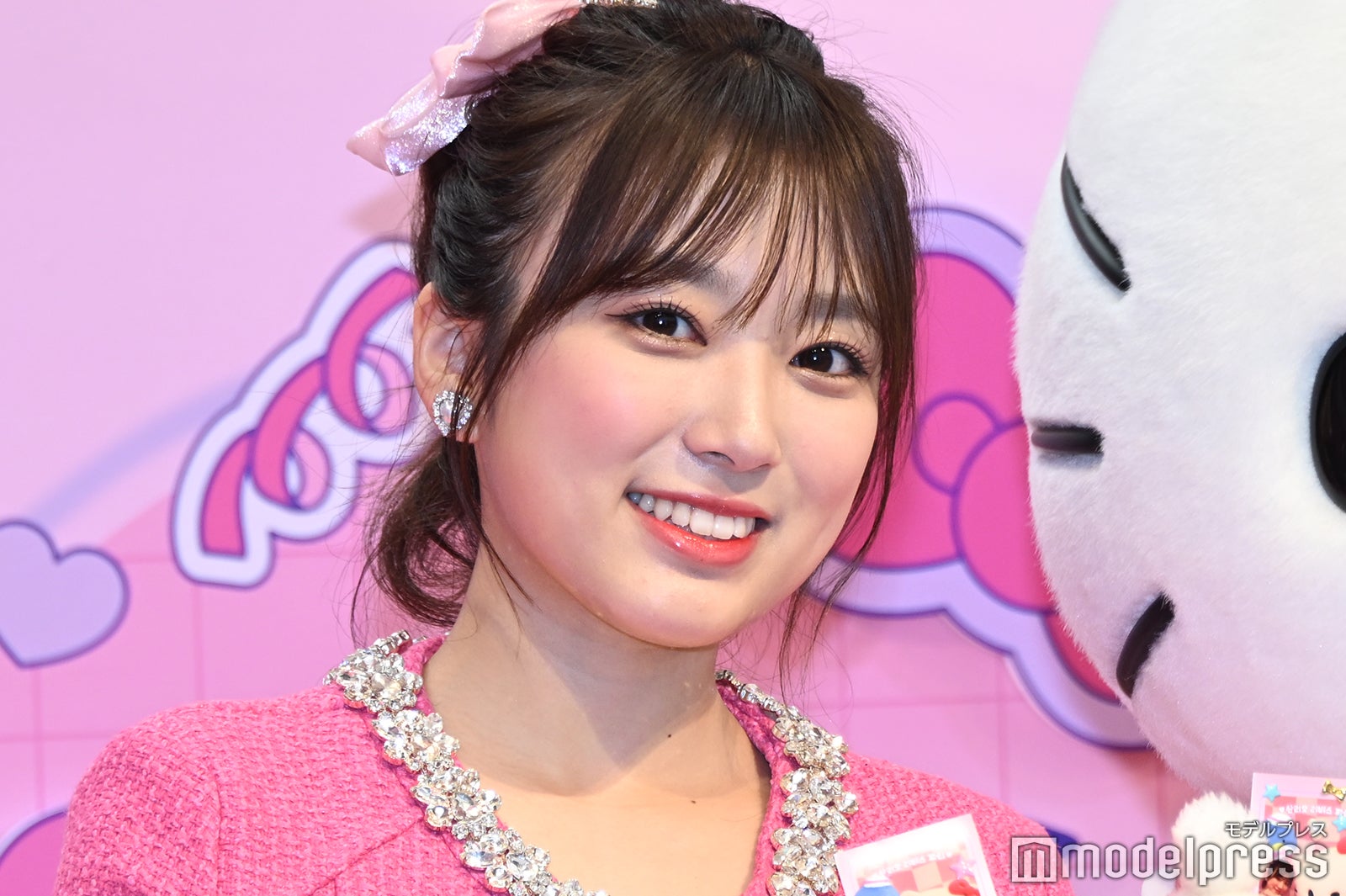 矢吹奈子、キティちゃん（C）モデルプレス