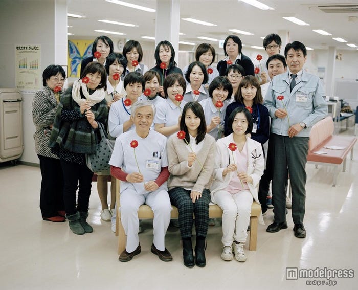 堀北真希(前列中央)