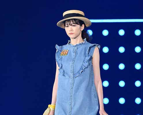 桐谷美玲、スラリ美脚あらわな爽やか夏コーデが眩しい!<TGC2017 S/S>