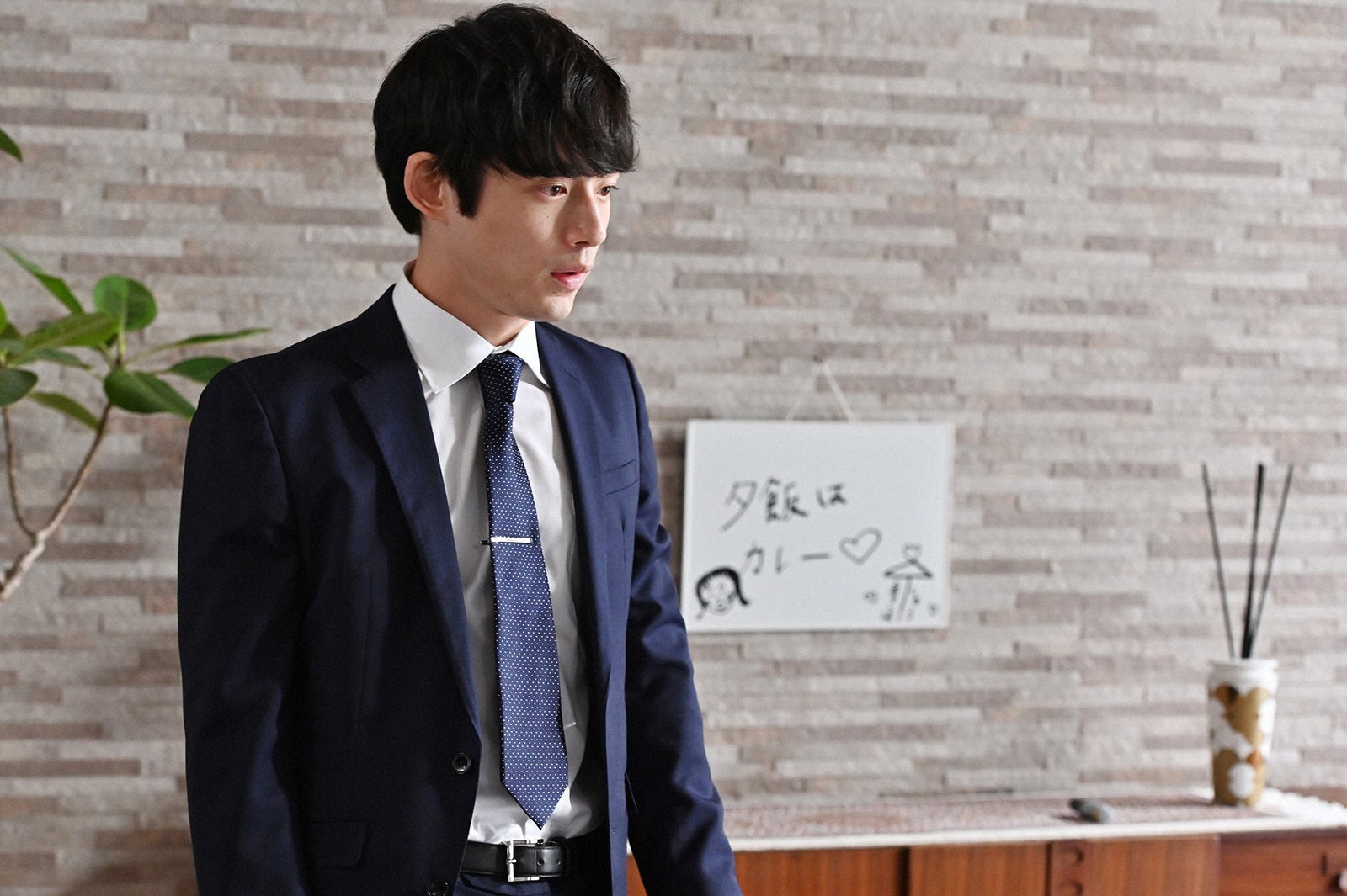 坂口健太郎／「婚姻届に判を捺しただけですが」第8話より（C）TBS