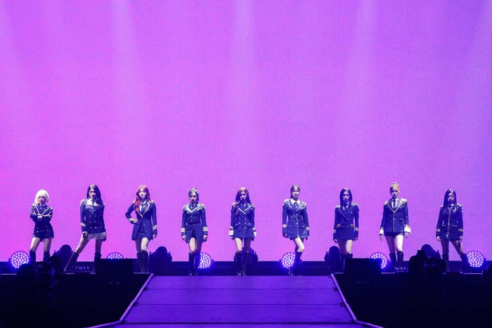 Kep1er(左から)ヒカル、シャオティン、チェヒョン、マシロ、ダヨン、ユジン、ヨンウン、ヒュニンバヒエ、イェソ(C)上山陽介/木村泰之