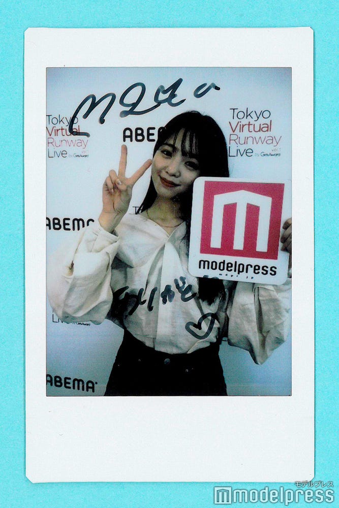 横田真悠、サイン入りチェキプレゼント(C)モデルプレス