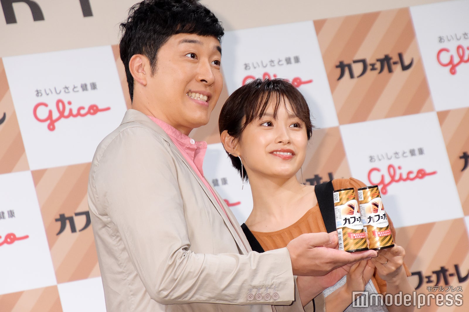 あべこうじ、高橋愛／2019年撮影（C）モデルプレス