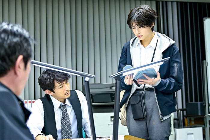 津田健次郎、佐久間由衣/「最愛」第9話より(C)TBS