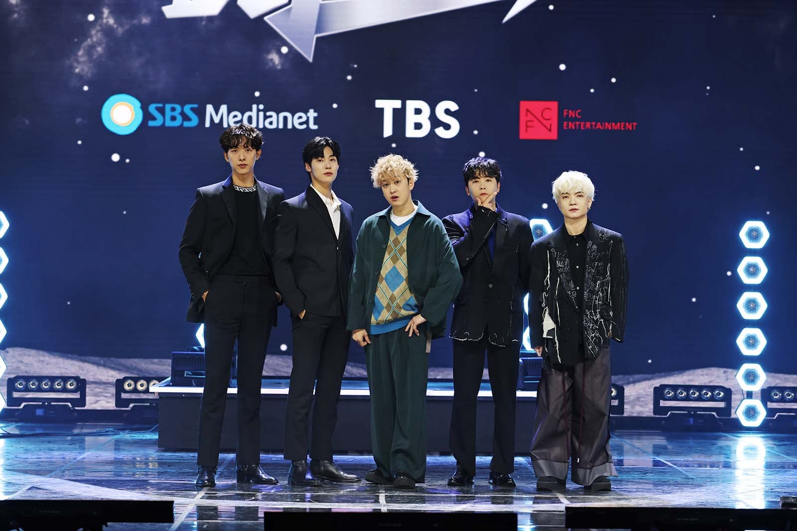 イ・ジョンシン、イ・スンヒョプ、小野武正イ・ホンギ、横山直弘（C）TBS