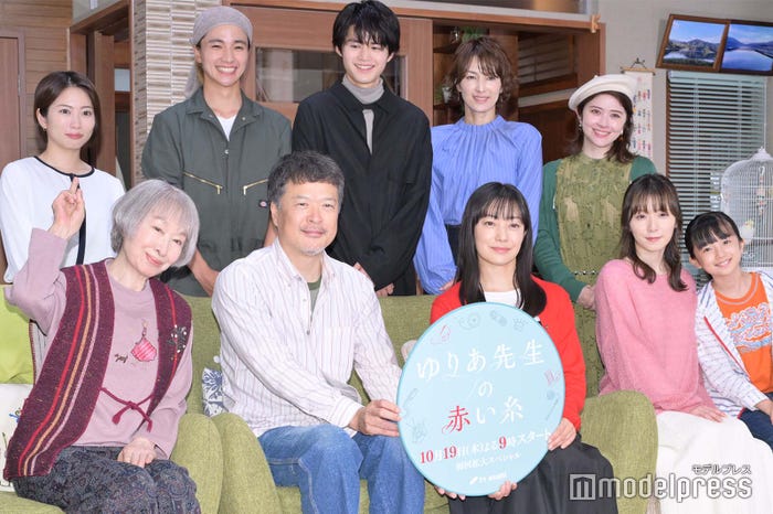 (前列左から)三田佳子、田中哲司、菅野美穂、松岡茉優、白山乃愛(後列左から)志田未来、木戸大聖、鈴鹿央士、吉瀬美智子、宮澤エマ (C)モデルプレス