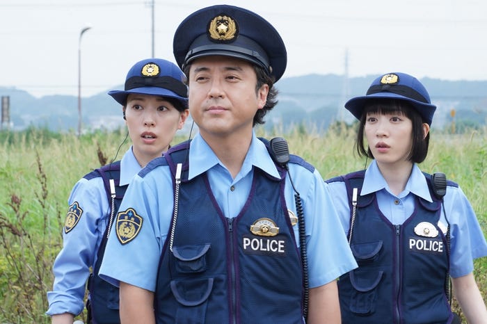 戸田恵梨香、ムロツヨシ、永野芽郁 「ハコヅメ~たたかう!交番女子~」第7話より(C)日本テレビ