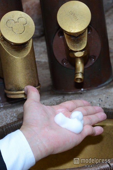 ミッキーシェイプの泡が出てくる