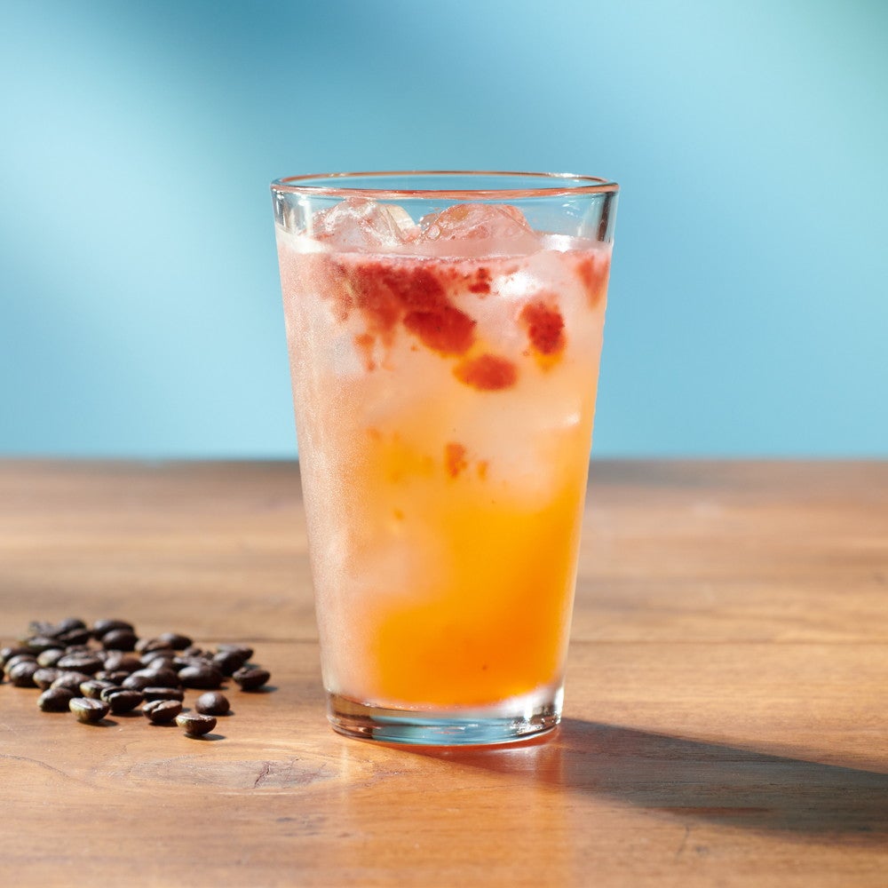 コーヒーエイド ストロベリー ブリーズ¥1,080（持ち帰りの場合）¥1,100（店内利用の場合）／画像提供：スターバックス コーヒー ジャパン