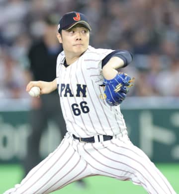 大谷翔平が絶叫！興奮状態でベンチ前に飛び出す 松本が八回2死満塁のピンチ切り抜ける キム・ヘソンを見逃しK