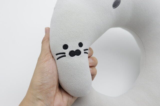 ネックピロー（アザラシ）　可愛い