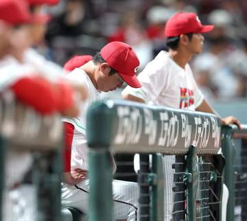 広島 逆転負けで5.9以来の最下位転落 七回以降に7失点と崩れる 「ピースナイター」で厳しい結果に