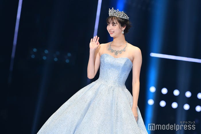 新川優愛 (C)モデルプレス