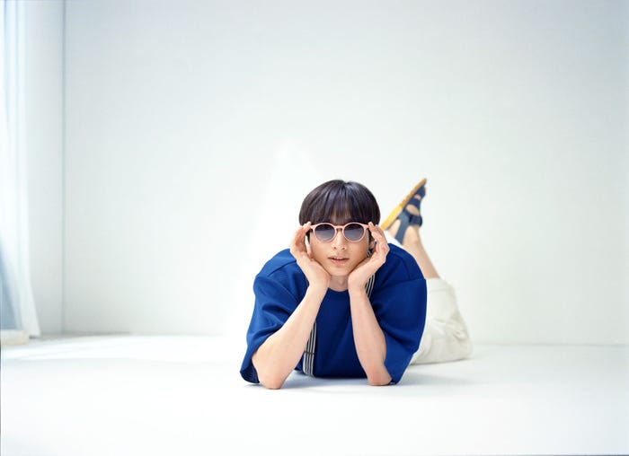 小関裕太「2025-2026年カレンダー」8月カットより/撮影:梅澤勉(提供写真)