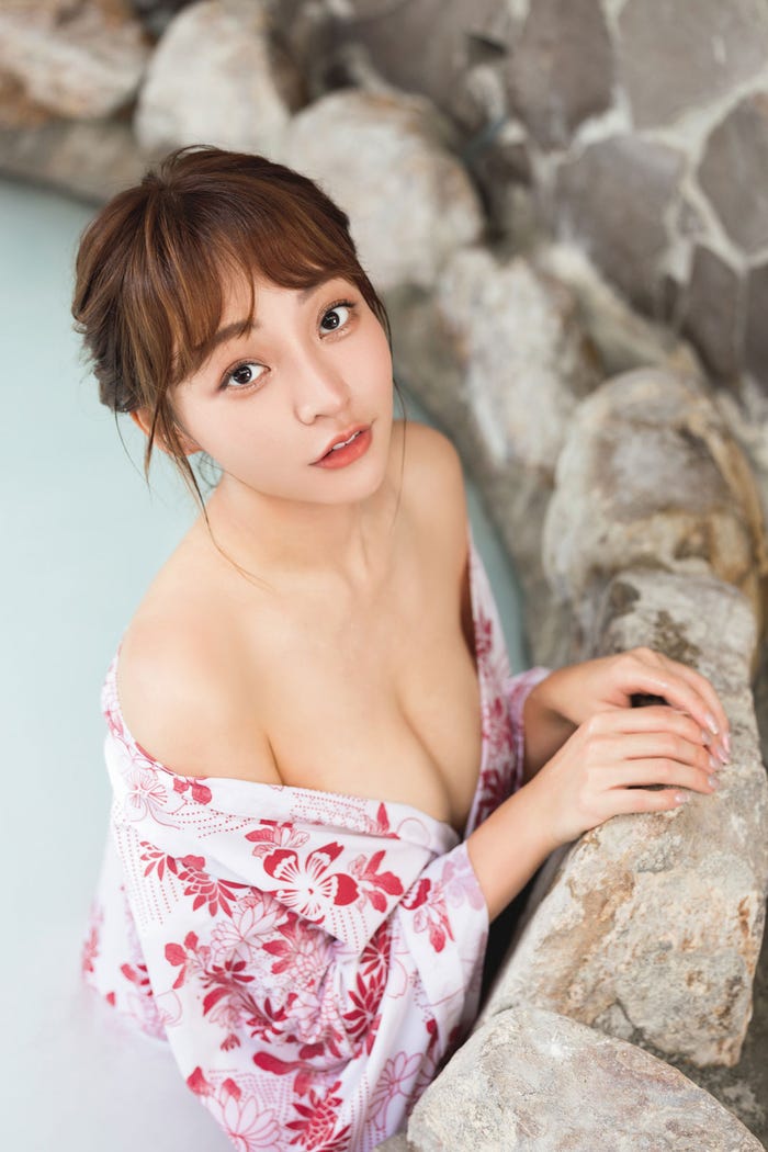 リン・シャン(C)撮影:莉奈/『リン・シャン 日本版1st写真集』(講談社より2024年7月10日発売)