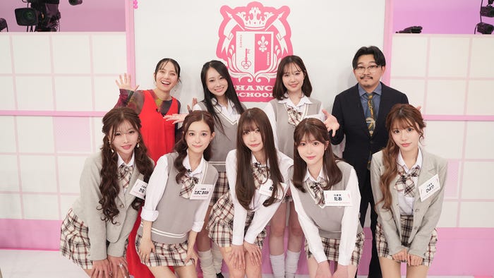 (上段左から時計回りに)ベッキー、マリア、なな、伊藤俊介、ひより、たお、飛鳥、たまごあゆみ、かな(提供写真)