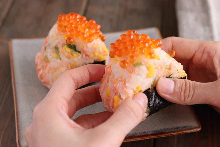 何個でもいけるおふくろの味 卵入り 鮭といくらのご馳走おにぎり 今月食べたい 私の 贅沢おにぎり 4 モデルプレス 何個でもいけるおふくろの味 卵入り 鮭といくらのご馳走おにぎり 今月食べたい 私の 贅沢おにぎり 4 モデルプレス