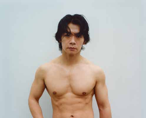 マッチョ芸人・マヂラブ野田クリスタル「VOCE」で美体グラビアに挑戦