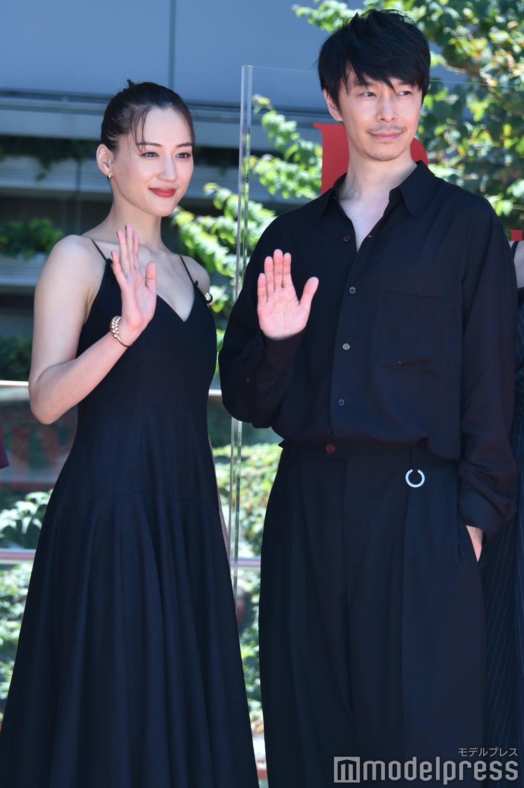 綾瀬はるか、長谷川博己（C）モデルプレス