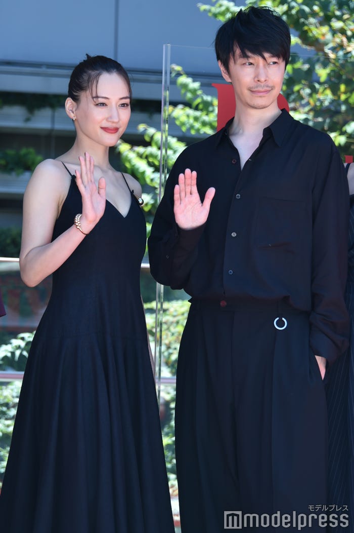 綾瀬はるか、長谷川博己(C)モデルプレス