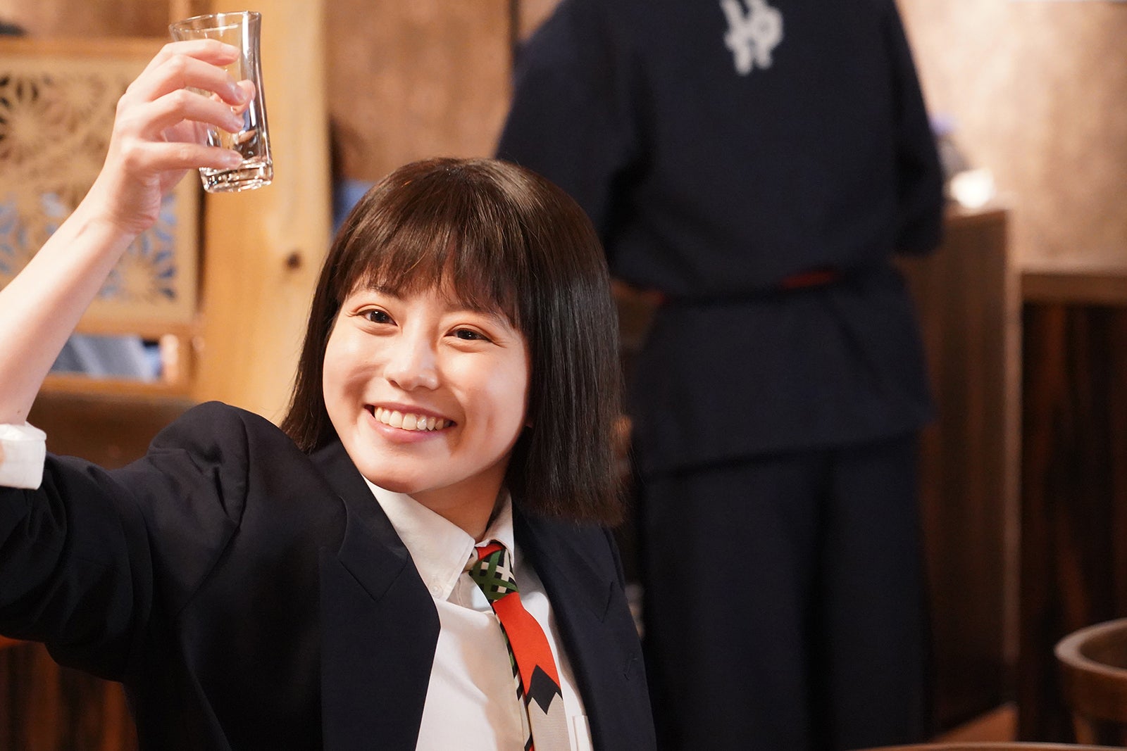 今田美桜／「悪女（わる）～働くのがカッコ悪いなんて誰が言った？～」第2話より（C）日本テレビ