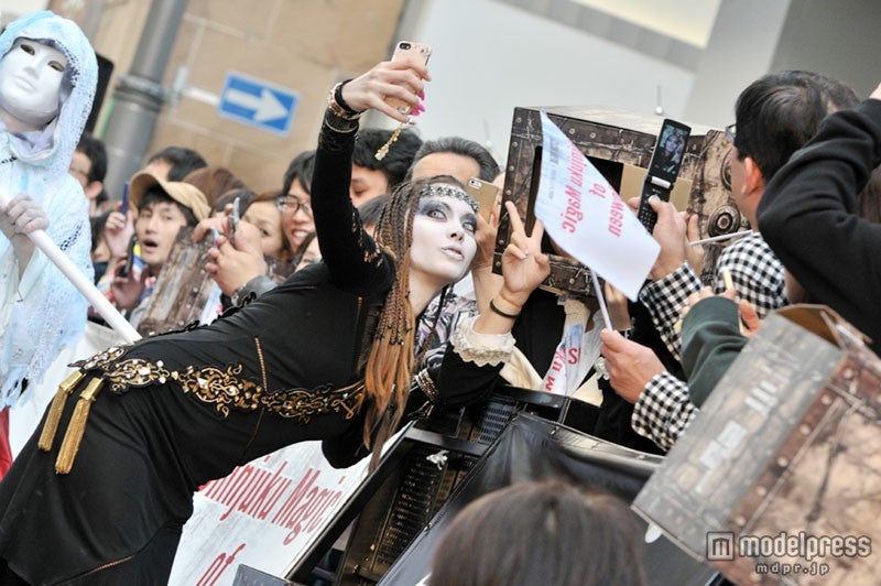 観客と写真撮影