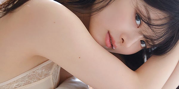 元AKB48武藤十夢、透明感際立つランジェリー姿 1st写真集「とむもよう
