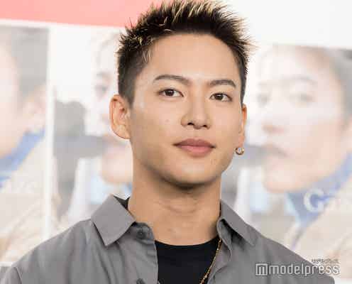 BE:FIRST三山凌輝、“台車で段ボール10箱”自身の写真集届く「なんで自分で運ばなあかんねん」【Gaze】