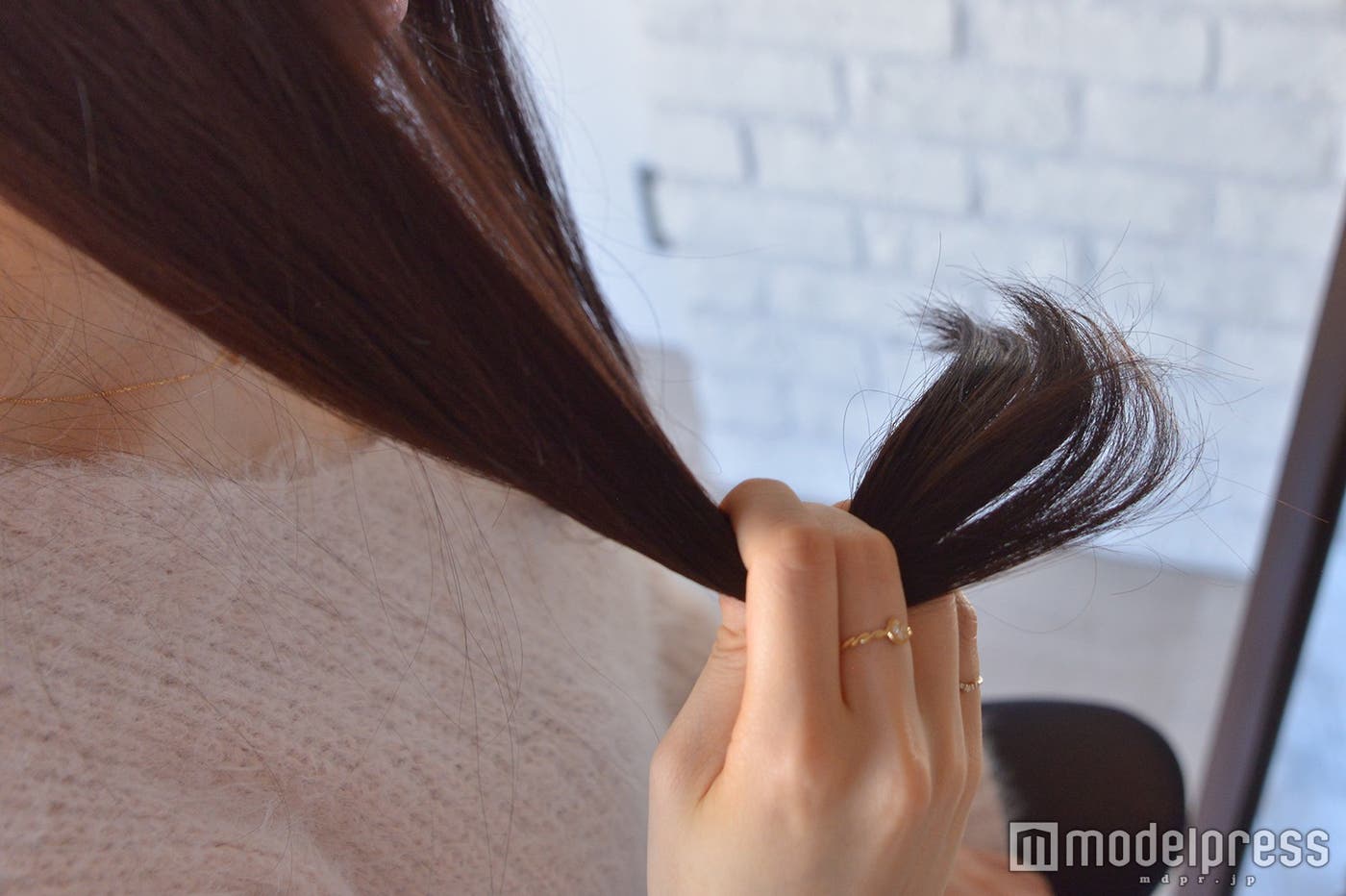 毛先までしっとり(C)モデルプレス