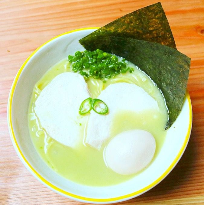 鶏白湯スパイシー青とうがらしらーめん 850円／画像提供：KINKA FAMILY JAPAN