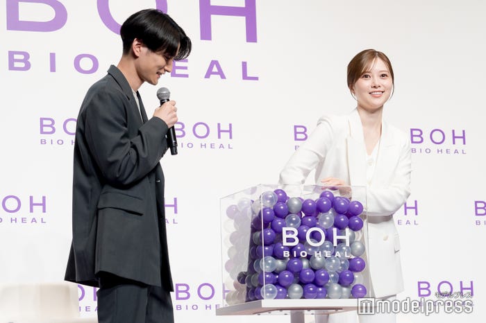 渡邊圭祐、白石麻衣(C)モデルプレス