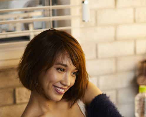 始球式の“美脚上げ”が話題の岡田サリオ、美谷間チラリ大人っぽく魅了