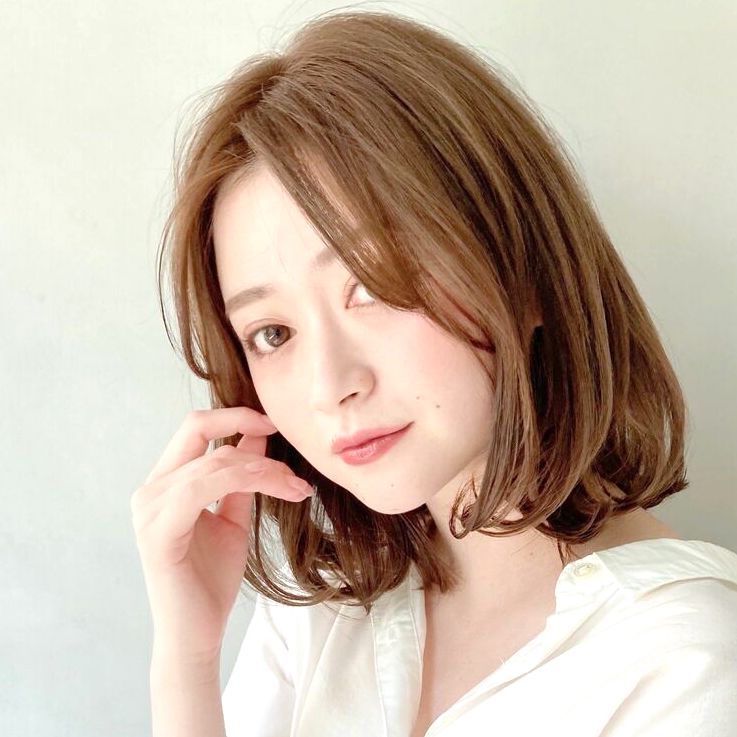 レディースのセンターパートはこう作る ふんわり分け目を作る可愛い髪型のコツを伝授 モデルプレス