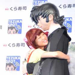(左から)鈴木奈々、ブラック・ジャック